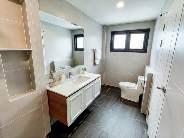 picture Large, luxurious rental house; fully furnished and equipped with appliances. - 34/50