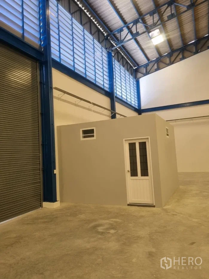 picture For rent Warehouse in Thepharak, Samut Prakan, Thailand - 4/12