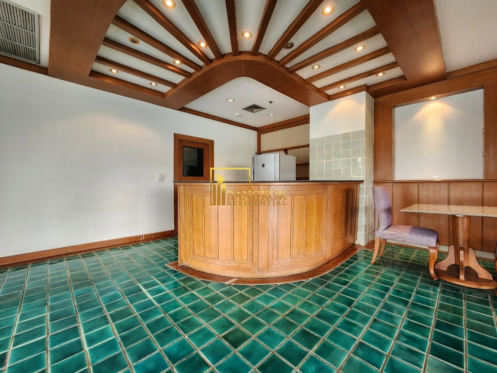 picture Fully Renovated 4 Bedroom Luxury Apartment in Ekkamai Area - BR20196AP - 44/56