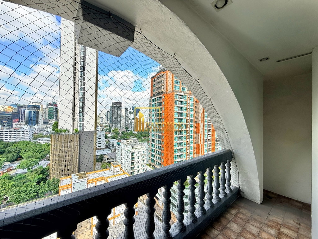 picture Royal Castle | Renovated 4 Bed Condo in Phrom Phong Area - BR18837CD - 7/50