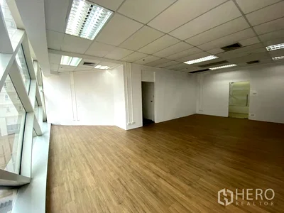 Office for rent Sukhumvit Road : For rent Office Space 50 sqm in Khlong Toei Nuea, Watthana, Bangkok BTS Asok