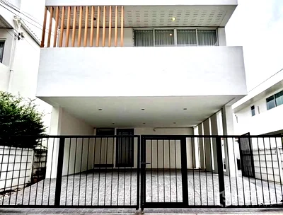 เช่าบ้านเดี่ยว ม.นานาชาติแสตมฟอร์ด : ให้เช่า บ้านเดี่ยว 4 ห้องนอน Courtyard Villa Rama 9-Wongwaen (คอร์ทยาร์ด วิลล่า พระราม 9-วงแหวน) ทับช้าง สะพานสูง กรุงเทพมหานคร