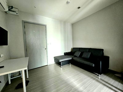 Condos for sale : Sale Condo Life Sukhumvit 62 Urgent sale below cost.