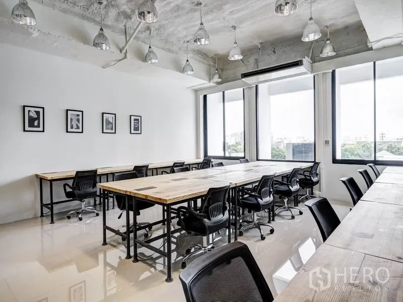 picture For rent Office Space 45 sqm in Phra Khanong Nuea, Watthana, Bangkok BTS Phra Khanong - 2/3