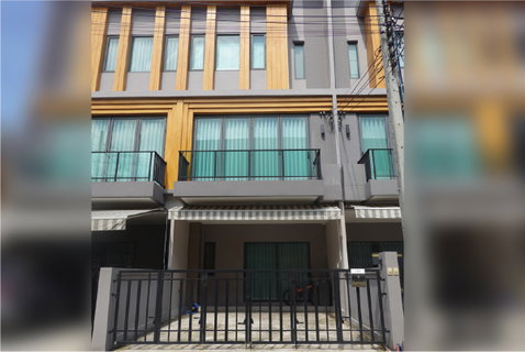 ทาวน์โฮม 3 ชั้น ไอเจ้นท์ พระราม 9 | 182 ตร.ม. | แต่งครบ | 5.55 ล้าน | เจ้าของขายเอง