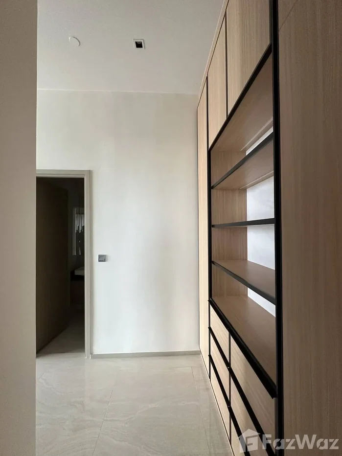 picture Ashton silom 6837426 - 2/14