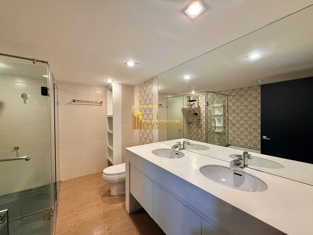 picture Royal Castle | Renovated 4 Bed Condo in Phrom Phong Area - BR18837CD - 21/50