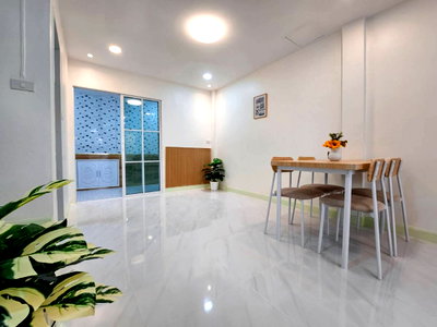 Townhouses for sale Central Plaza Westgate : ⭐✨ RH-226 Townhouse for Sale: Rattanathanee - Wat Ladpladuk ✨⭐