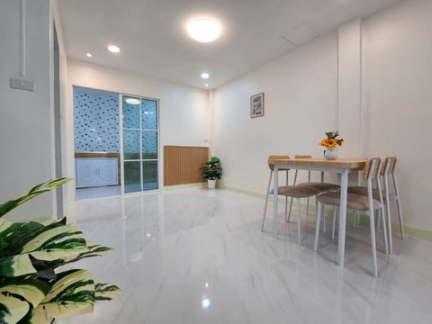 ⭐✨ RH-226 Townhouse for Sale: Rattanathanee - Wat Ladpladuk ✨⭐