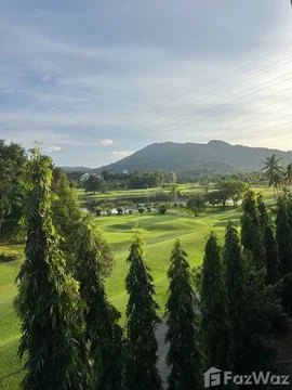 Elegant 3-Storey Townhouse with Golf Course Views in Kathu 6840400