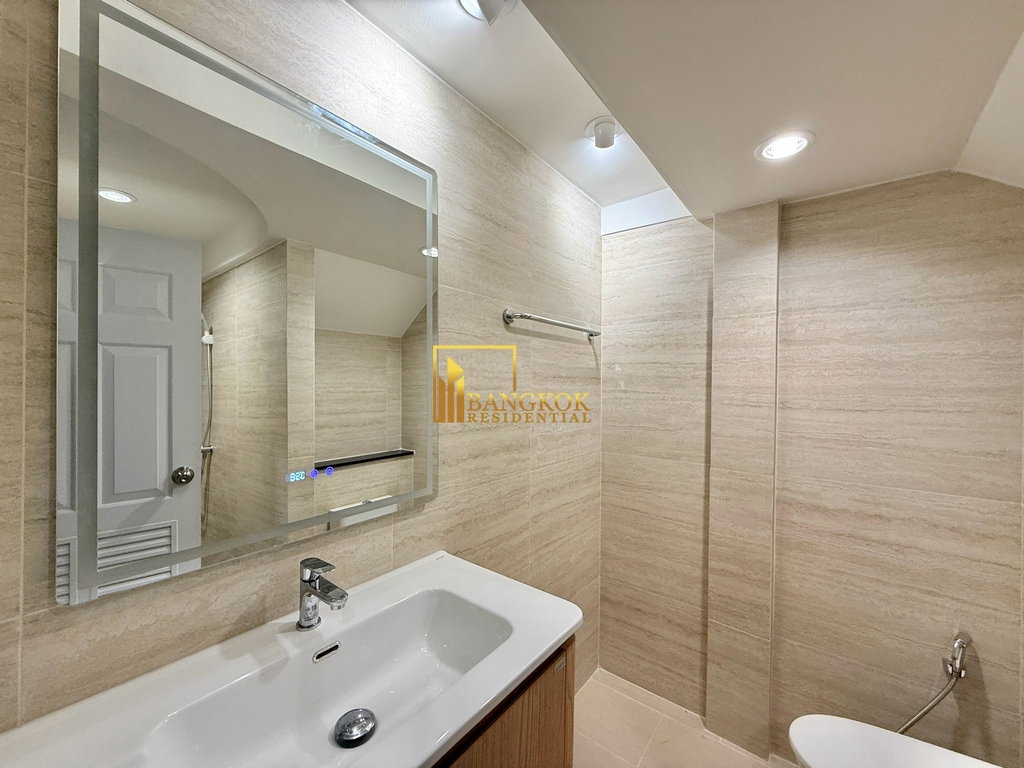รูป Renovated 3 Bedroom Townhouse For Rent in Sathorn Area - BR49106TH - รูปที่ 10/26