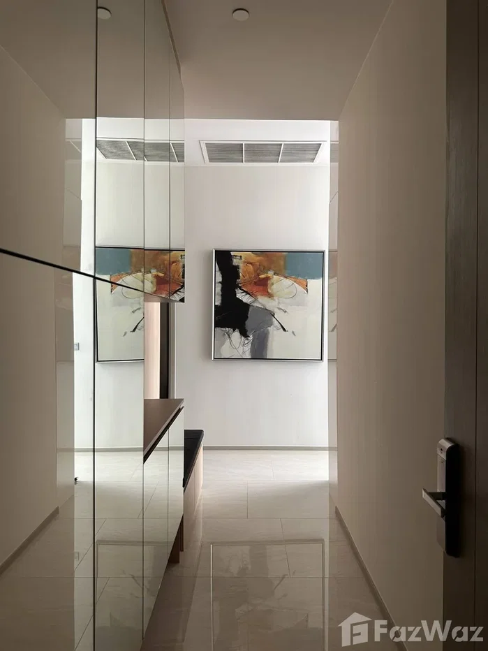 picture Ashton silom 6837426 - 7/14