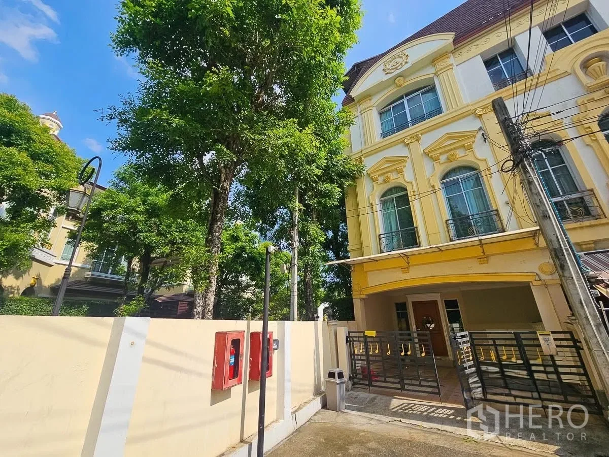 ให้เช่าทาวน์โฮม 3 ห้องนอน 250 ตร.ม. 30 ตร.ว. เขตยานนาวา