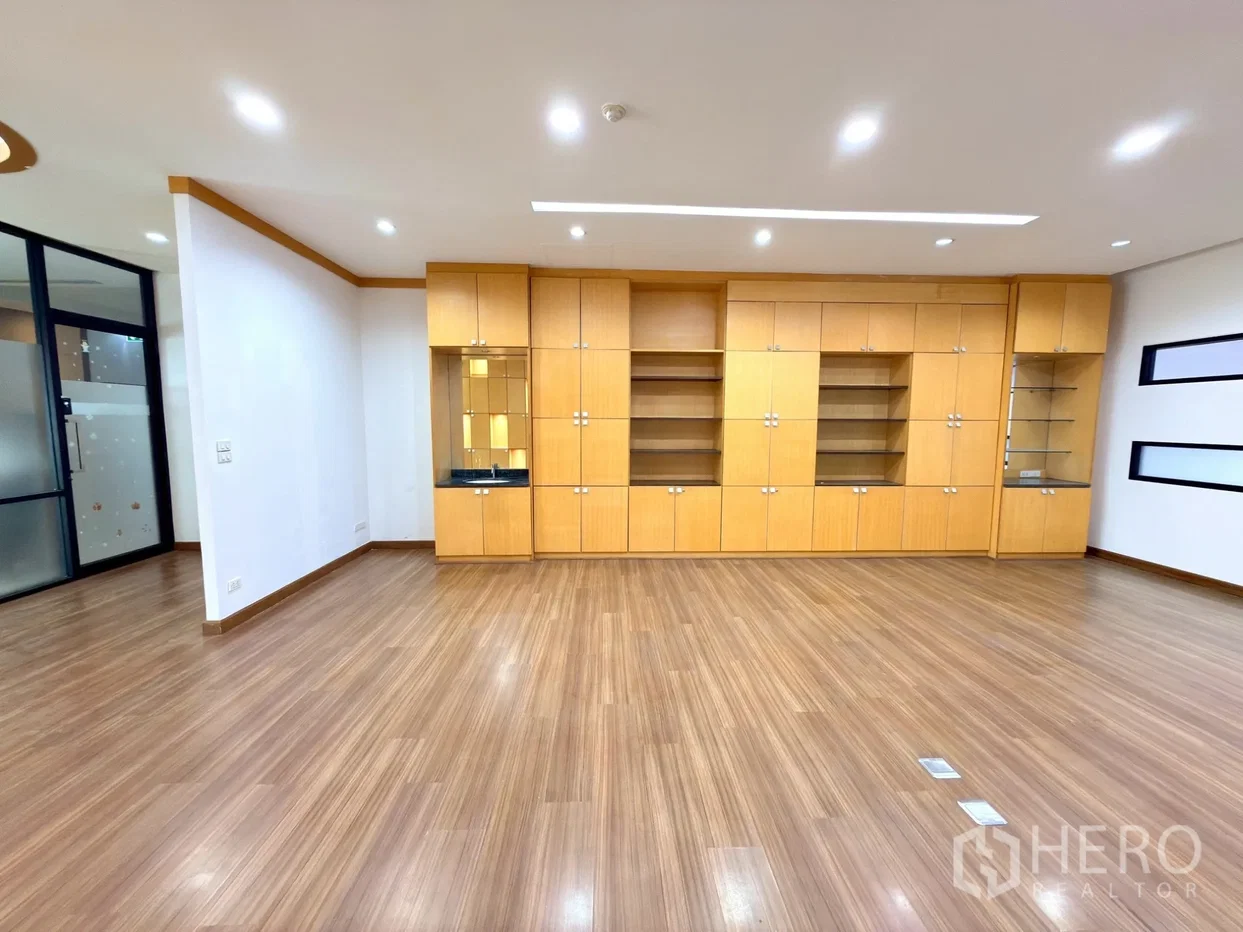 picture For rent Office Space 96 sqm in Khlong Tan Nuea, Watthana, Bangkok BTS Ekkamai - 7/11