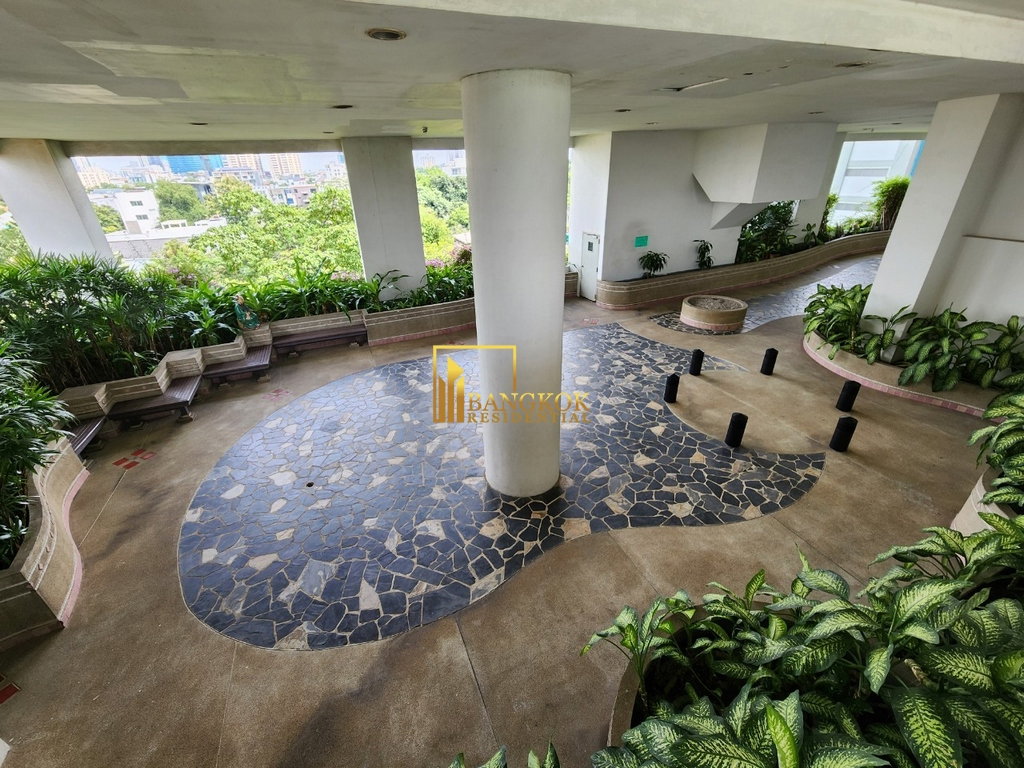 picture Fully Renovated 4 Bedroom Luxury Apartment in Ekkamai Area - BR20196AP - 42/56