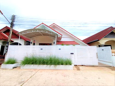 เช่าบ้านเดี่ยว ม.ราชธานี วิทยาเขตอุดรธานี :  บ้านเดี่ยวชั้นเดียวในหมู่บ้าน ทำเลท่าวังตาล สารภี เชียงใหม่ พร้อมเฟอร์นิเจอร์ ราคาเพียง 19,000 บาท/เดือน  #A6-H0389  