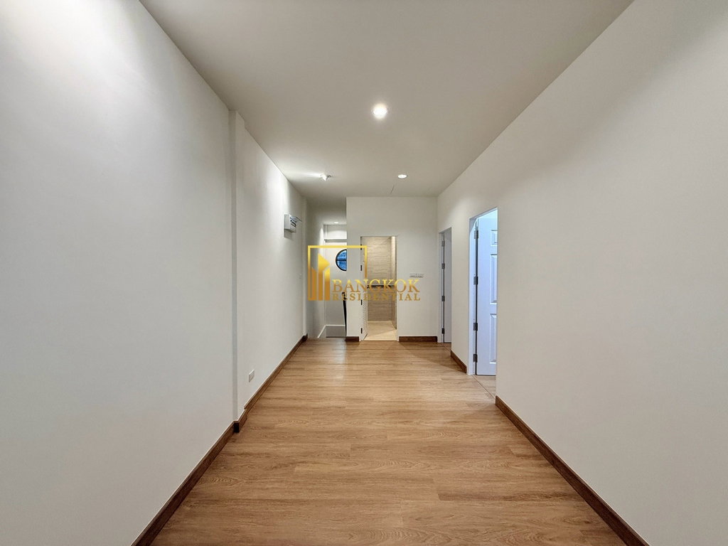 รูป Renovated 3 Bedroom Townhouse For Rent in Sathorn Area - BR49106TH - รูปที่ 13/26