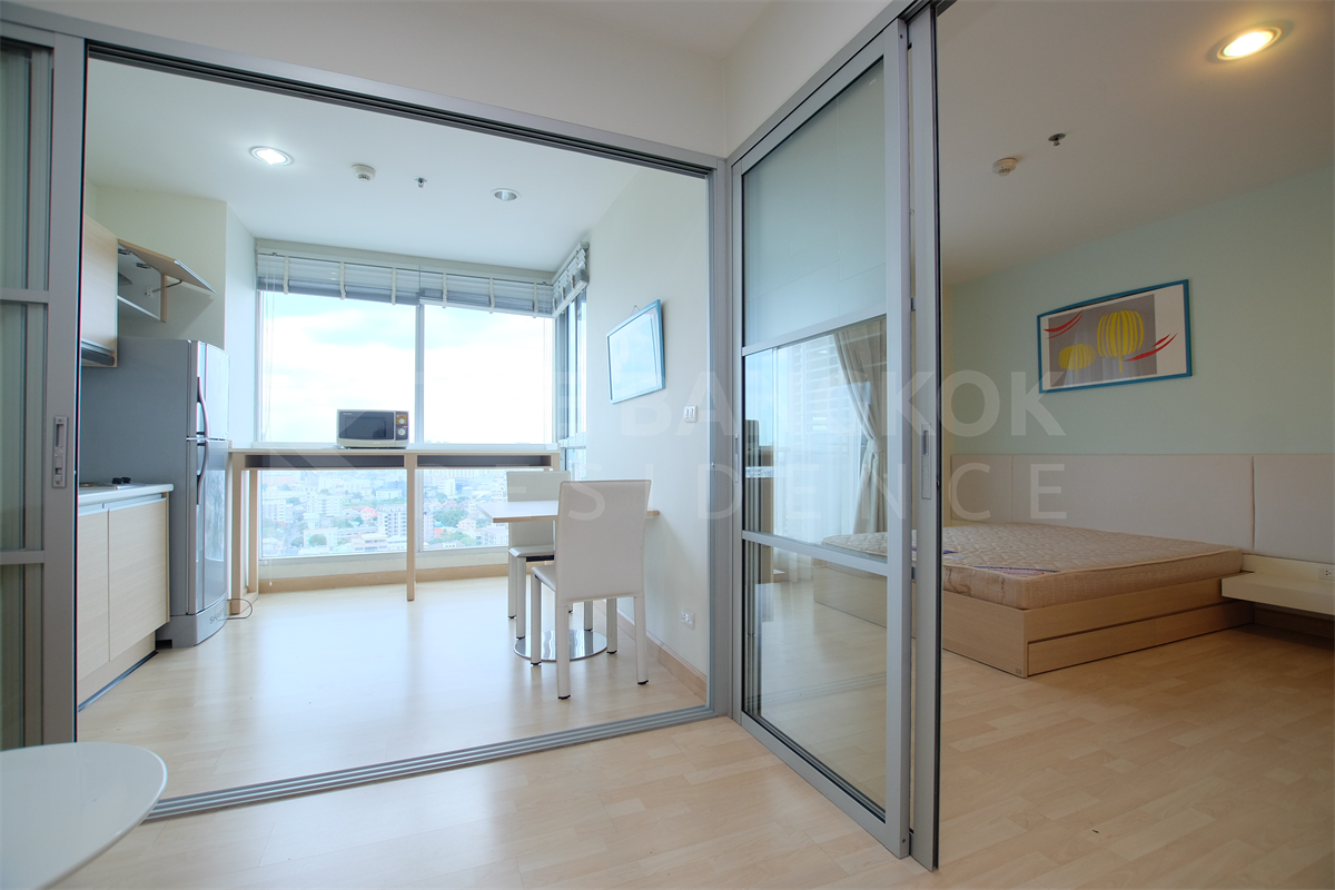 picture Location Near Employment, Surrounded by Lifestyles RHYTHM Ratchada near MRT Ratchadaphisek Station - 2/10
