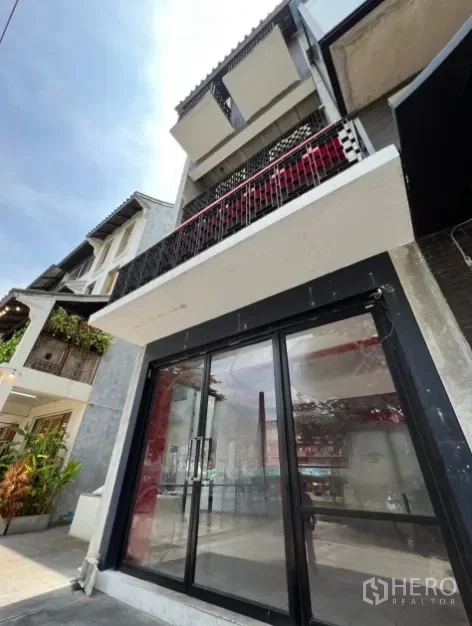 1-bed home office for rent, 229 sqm, 16 sq wah, Pathum Wan