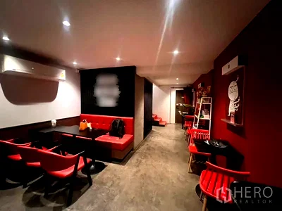 Shophouses for rent เอกมัย 5 : For rent Shophouse 200 sqm in Phra Khanong Nuea, Watthana, Bangkok BTS Ekkamai
