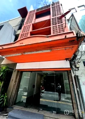 Shophouses for rent เอกมัย 5 : For Rent Shophouse 180 sqm in Khlong Tan, Watthana, Bangkok BTS Phrom Phong