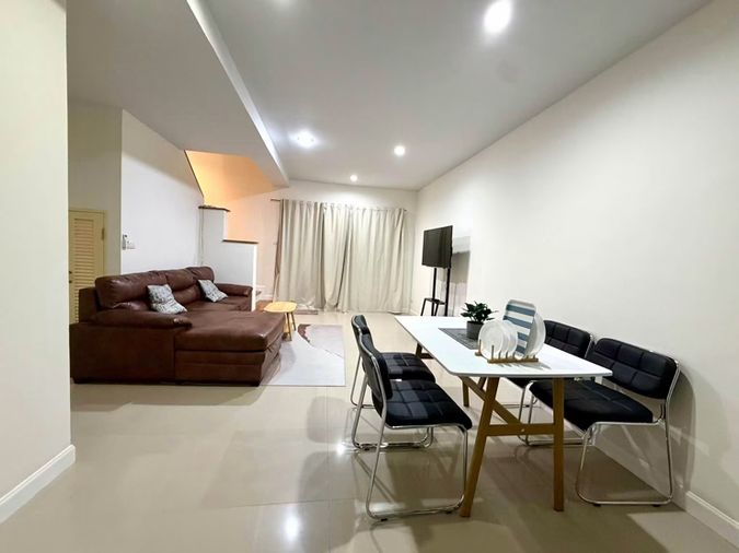 3-bed townhouse for rent, 75.2 sqm, 18.8 sq wah, The Metro Rama 9