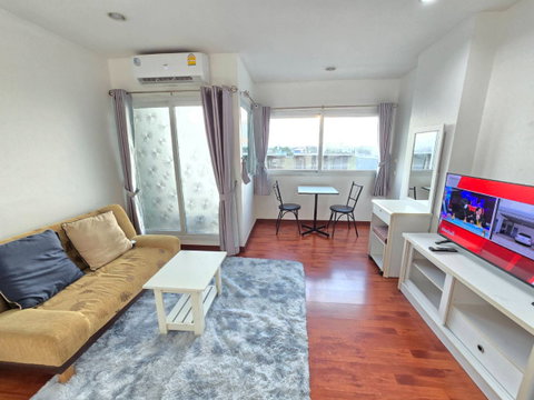 For rent, The Train Condo, size 32 sq m, price 6000, complete furniture, electrical appliances, ready to move in!!!