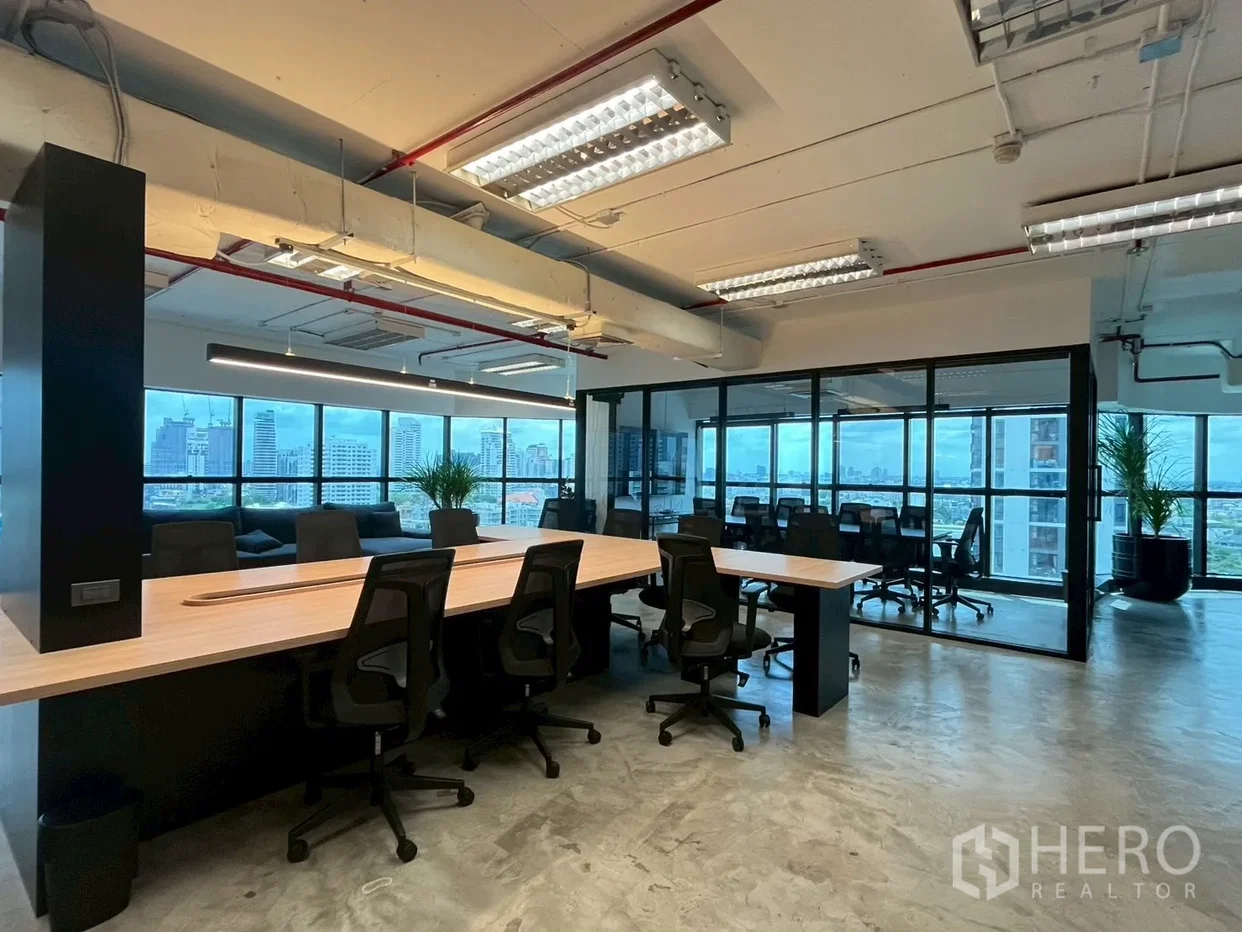 picture For Rent Office Space 220 sq.m. in Khlong Tan Nuea, Watthana, Bangkok BTS Ekkamai - 1/9