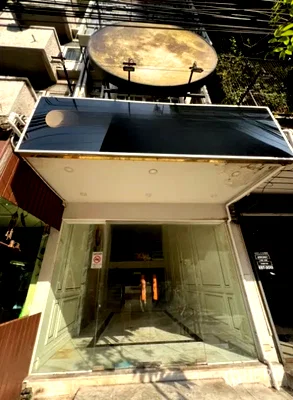 Shophouses for rent เอกมัย 5 : For rent or sale Shophouse 250 sqm in Phra Khanong Nuea, Watthana, Bangkok BTS Ekkamai