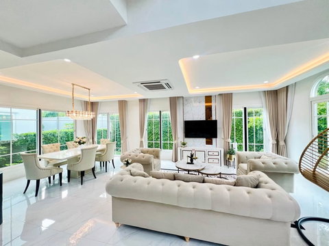 Detached house for rent at GRANDIO Bangna Km. 5.