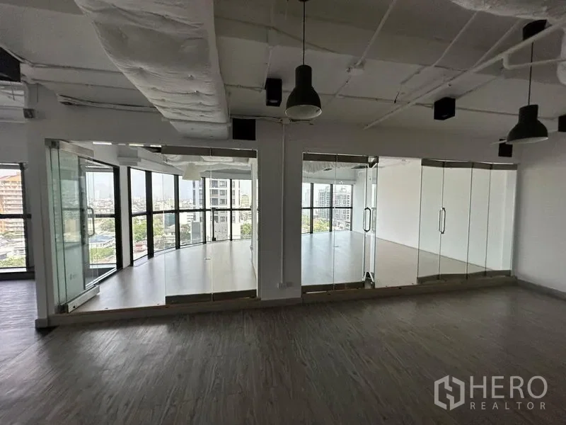 picture For rent Office Space 220 sqm in Watthana, Bangkok BTS Ekkamai - 4/6