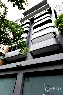 Shophouses for rent เอกมัย 5 : For rent Shophouse 800 sqm in Phra Khanong Nuea, Watthana, Bangkok BTS Ekkamai