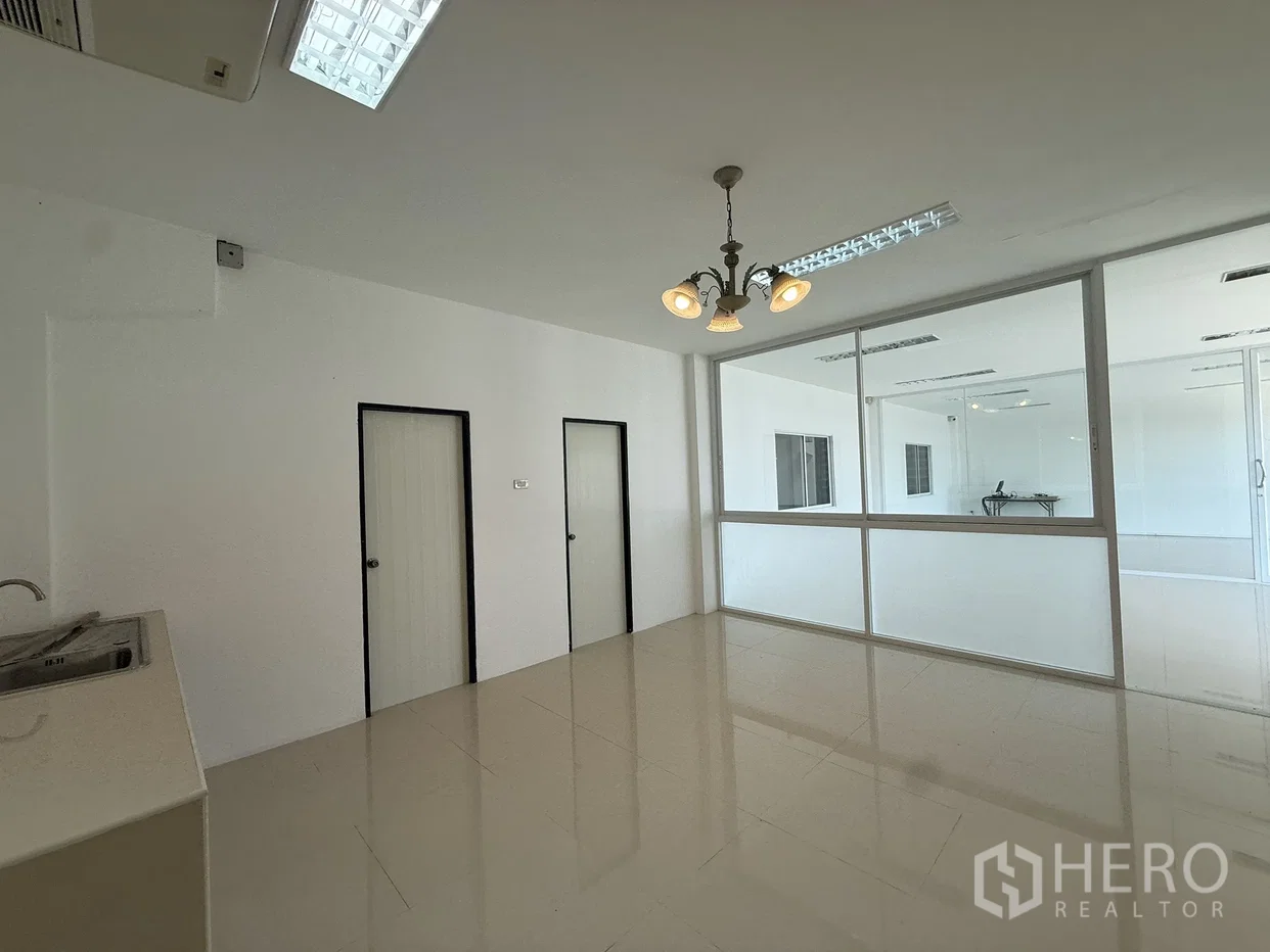 picture For rent or sale Warehouse 1000 sqm in Bang Phriang, Bang Bo, Samut Prakan - 19/25