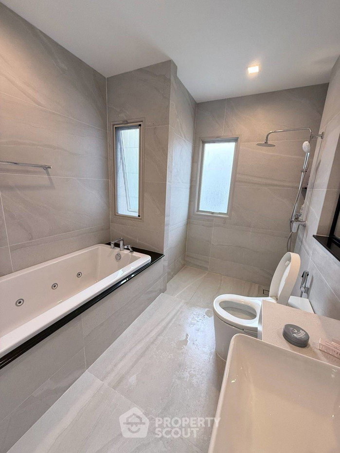 picture 4-BR 331 Sqm House At Bangkok Boulevard Signature Chaengwattana (ID 3367701) - 6/7