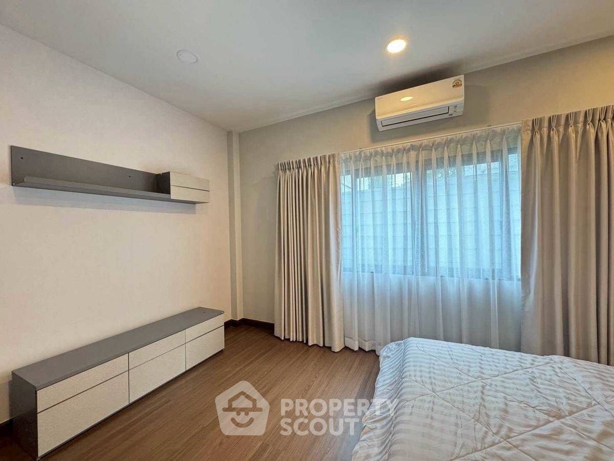 picture 5-BR Villa near MRT Sutthisan (ID 3369902) - 18/20