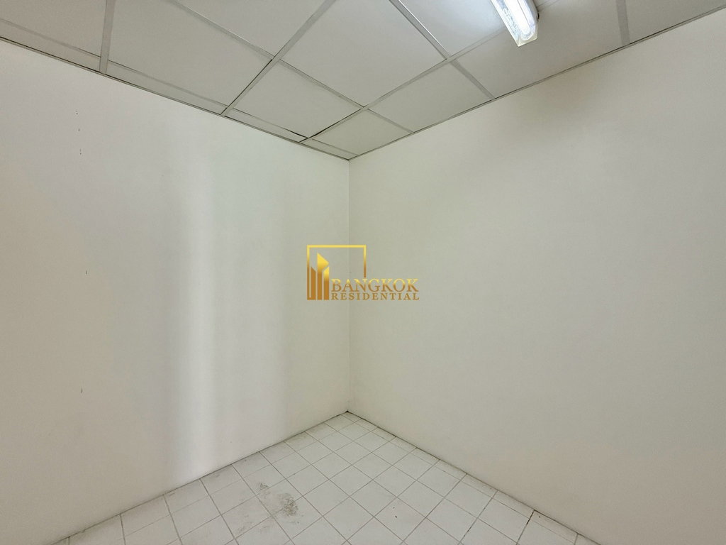 picture Fully Renovated 4 Bedroom Luxury Apartment in Ekkamai Area - BR20196AP - 37/56