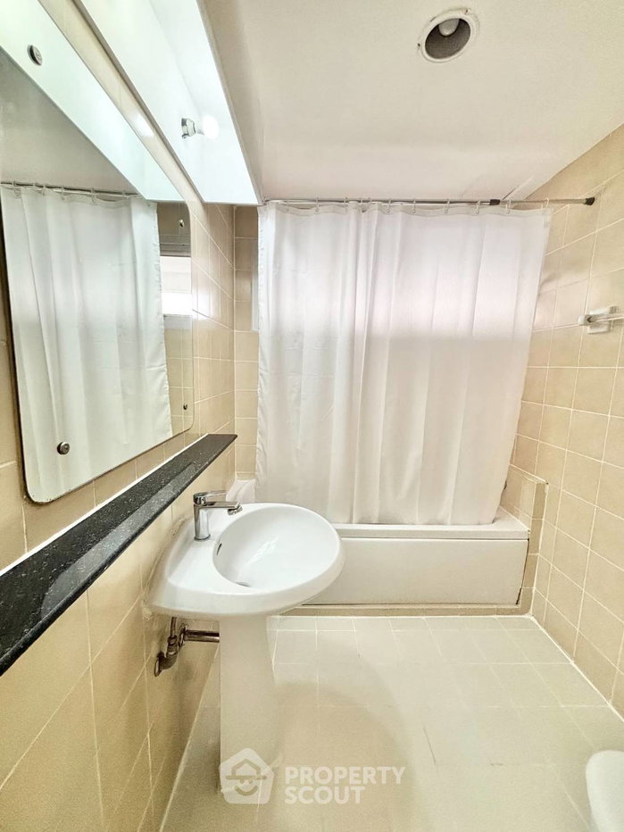 picture 25th-Floor 3-BR At Waterford Diamond Tower Near BTS Phrom Phong (ID 3369348) - 10/11