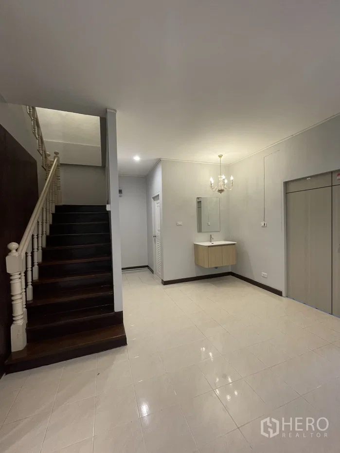 picture For rent Shophouse 200 sqm in Bang Kapi, Bangkok - 7/25