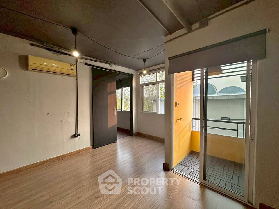 รูป คอนโด 2-ห้องนอน ที่ เจ ดับบลิว บูเลอวาร์ด ศรีวรา คอนโดมิเนียม ใน พลับพลา (ID 3368312) - รูปที่ 1/10