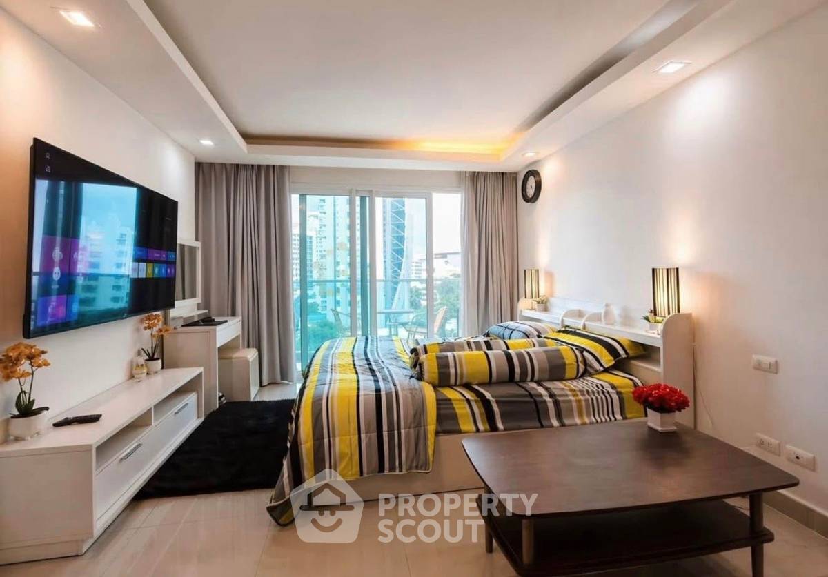 picture 1-BR Cosy Beach View Condo For Sale In Phratamnak (ID 3371555) - 2/8