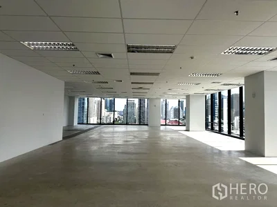 Office for rent ม.ราชภัฏวไลยอลงกรณ์ ศูนย์กรุงเทพ : For Rent Office Space 976 sq.m. in Makkasan, Ratchathewi, Bangkok