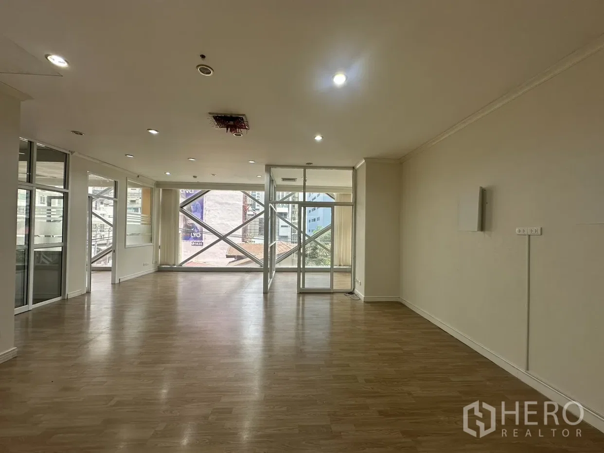 picture For Rent Office Space 110 sqm in Khlong Toei, Khlong Toei, Bangkok BTS Asok - 8/10