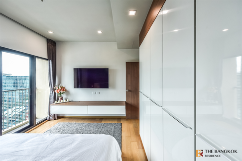 Easy Start with a City Dweller Lifestyle Noble Revent near Airport Rail Link Phaya Thai Station