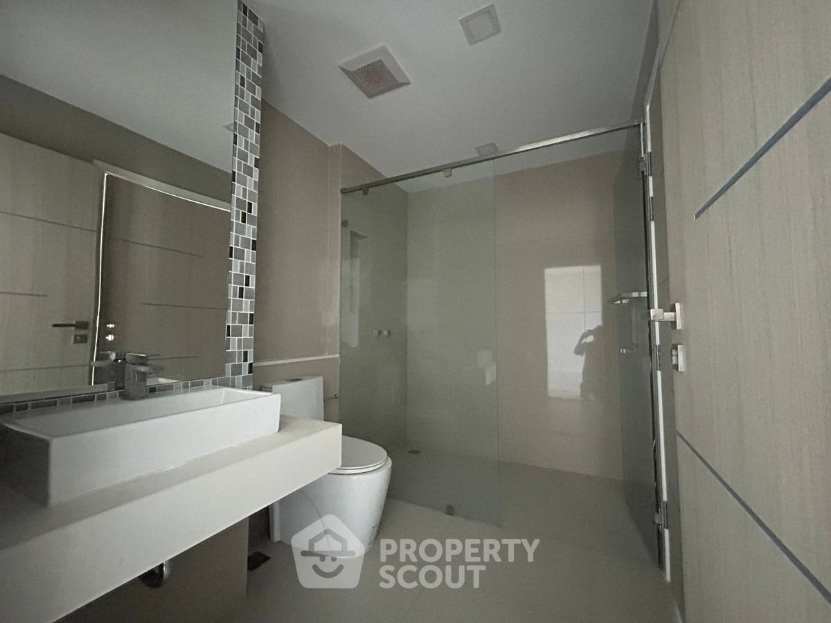 picture 51 Sqm 1-BR Condo For Sale At One Tower Pratamnak (ID 3369453) - 1/11