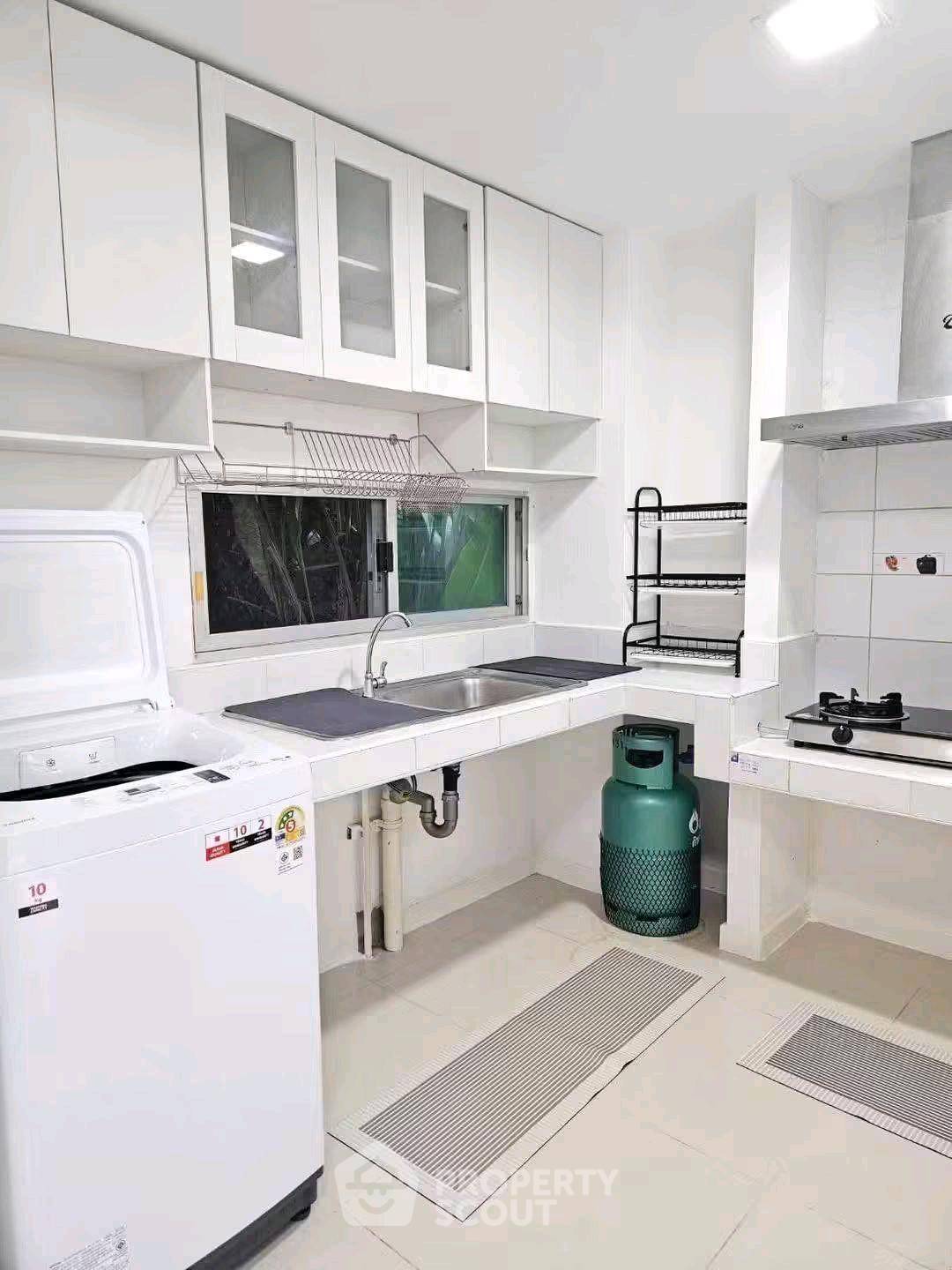 ขายทาวน์โฮม 3 ห้องนอน 130 ตร.ม. 19.2 ตร.ว. บ้านใหม่ พระราม 9 - ศรีนครินทร์
