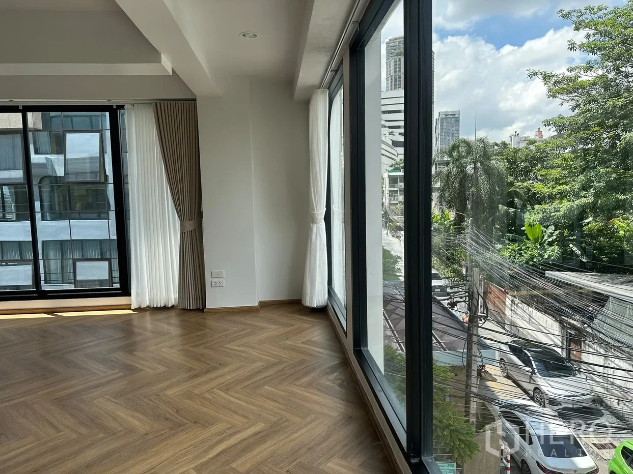 picture For Rent Retail Space 110 sq.m. in Khlong Toei Nuea, Watthana, Bangkok BTS Phrom Phong - 5/6