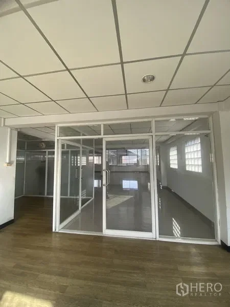 picture For rent Office Space 144 sqm in Phra Khanong Nuea, Watthana, Bangkok BTS Phra Khanong - 1/3