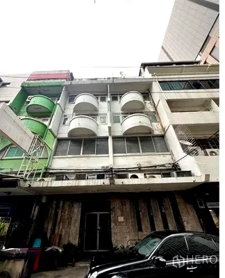 Shophouses for sale Chulalongkorn University : For sale Shophouse 600 sqm in Si Lom, Bang Rak, Bangkok BTS Sala Daeng