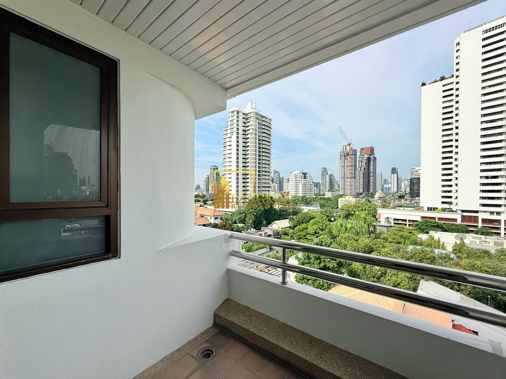picture Fully Renovated 4 Bedroom Luxury Apartment in Ekkamai Area - BR20196AP - 34/56