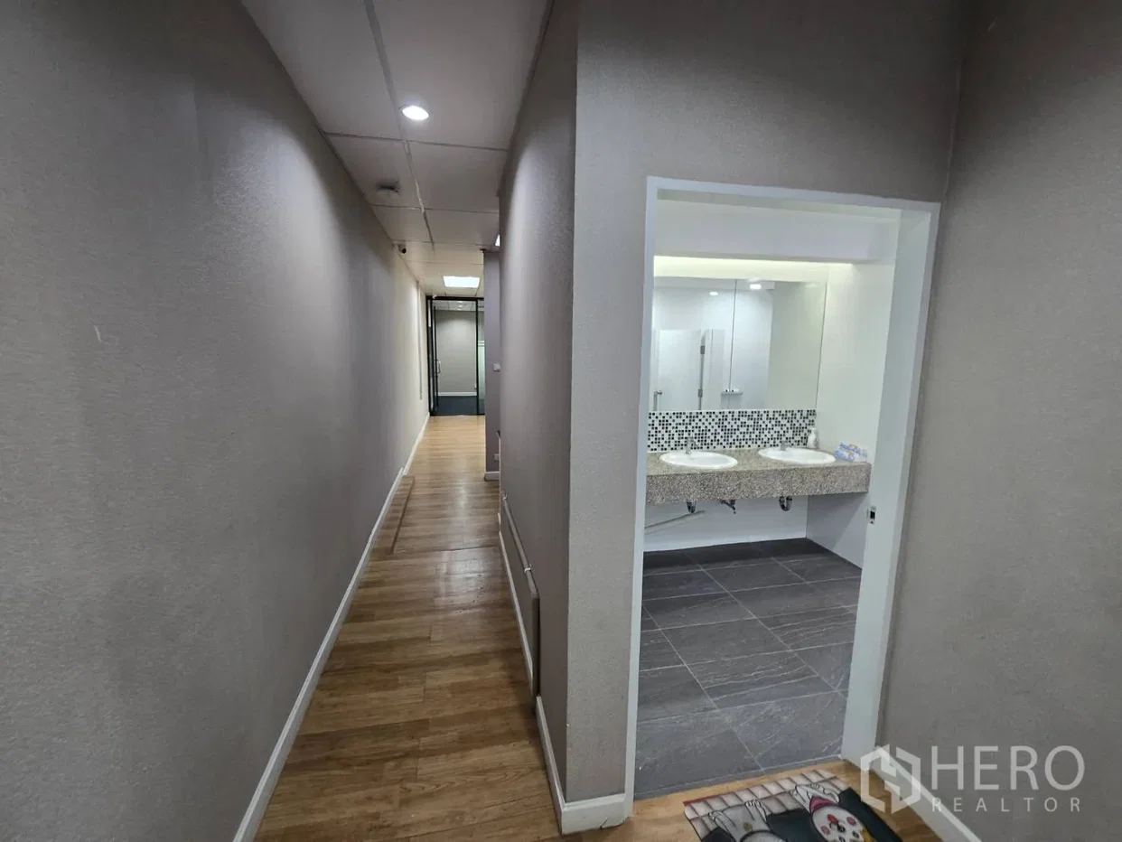 picture For rent Office Space 350 sqm in Khlong Toei, Khlong Toei, Bangkok BTS Asok - 13/14